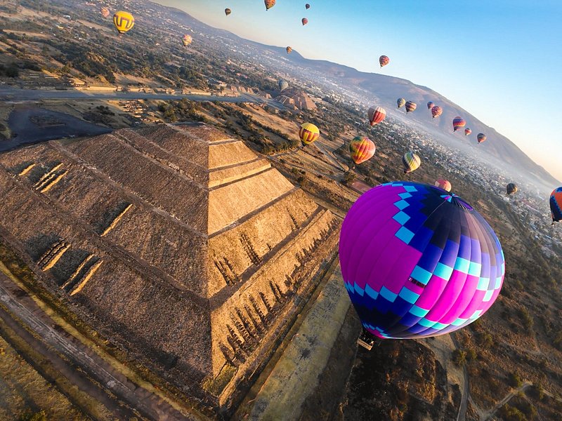 Rise Over Teotihuacán: Pyramids & Sky